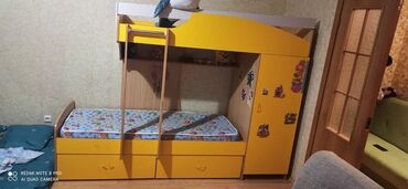 Продаю двухярусный детский кровать длина 190 см ширина 80 см со