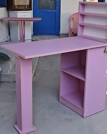 dırnag stolu: Künc masa, Stulsuz, Polkalı, Siyirməsiz, MDF — 1