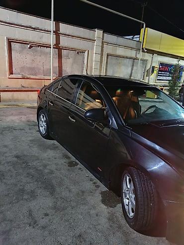 cruze purjun: Chevrolet Cruze LT sedan - Kuzov: 4 qapılı sedan, qara rəng - Paket — 4