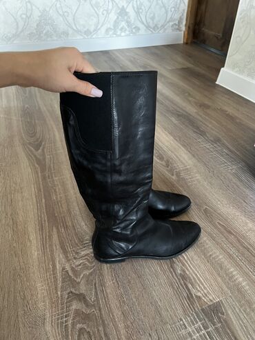 женские сапоги кожаные италия: Сапоги, 36.5, цвет - Черный