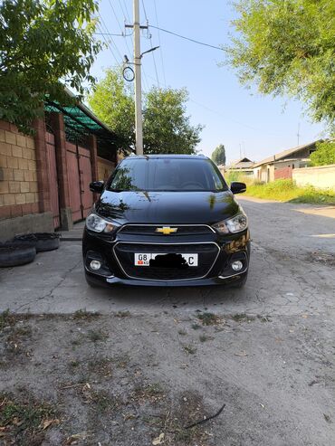 машина на свадьбу: Chevrolet Spark: 2017 г., 1 л, Вариатор, Бензин, Хетчбек