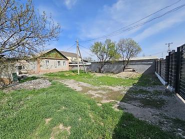 Продажа коттеджей и домов: Продается жилой дом с большим огражденным участком 8 соток, фактически at lalafo.kg — 3 Продажа коттеджей и домов: Продается жилой дом с большим огражденным участком 8 соток, фактически — 3