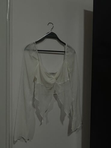 luj viton majica: Bershka
velicina L
