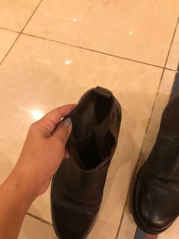 Botinkalar: Сarlo Pazolini Qara dəri Chelsea çəkmələri - Material: yumşaq təbii -da lalafo.az — 5 Botinkalar: Сarlo Pazolini Qara dəri Chelsea çəkmələri - Material: yumşaq təbii — 5