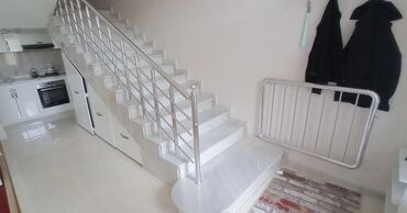 Pilləkən məhəccərləri: Şəkillərdə müxtəlif layihələr və tərtibat nümunələri göstərilib — 8