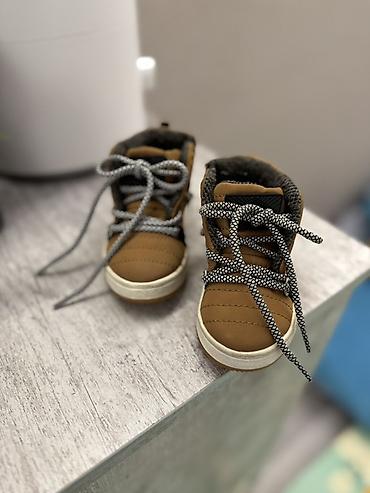 Детская обувь: 1. Детские ботинки ZARA Baby - Модель: утеплённые кеды/ботинки на — 2