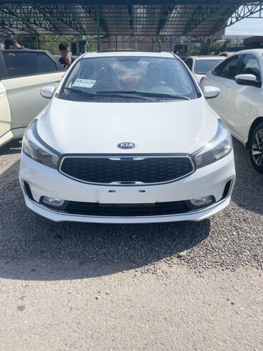 кия серато: Белый седан Kia Forte (также известный как Kia Cerato) с четырьмя