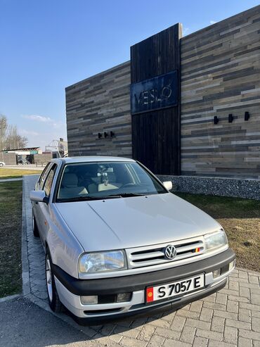 volkswagen 4: Volkswagen Vento: 1995 г., 1.8 л, Механика, Бензин, Седан