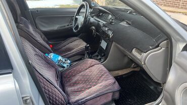 автомашин: Mazda 626: 1993 г., 2 л, Механика, Бензин, Седан