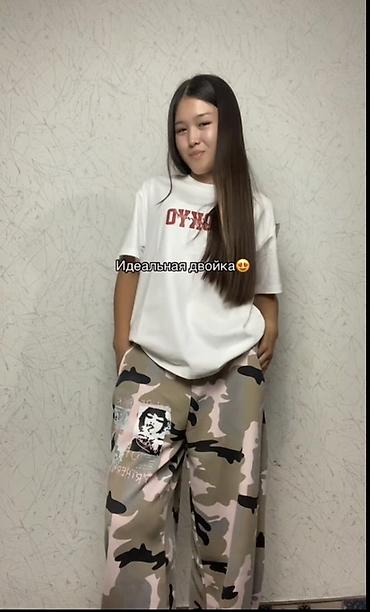bape shark: Удобный повседневный комплект из футболки и широких брюк. - Футболка — 1