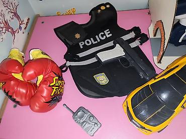 butsı: Sekilleri yana cevirin baxin ferqli masinlar, qaraj, oyuncaqlar hamisi — 8