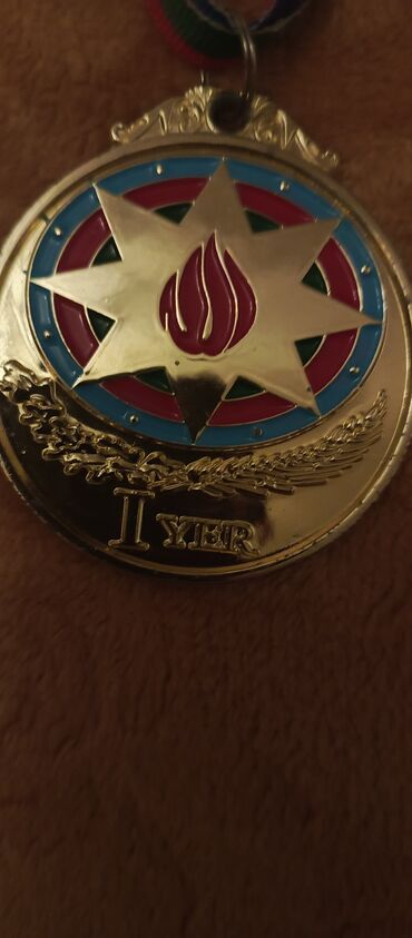 Əlcəklər: 1-ci yer qızıl idman medalı yeni əla vəziyyətdə çox ucuz alın peşman