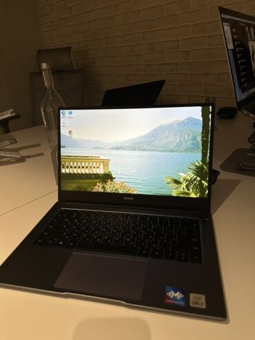 netbook acer: Ноутбук, Honor, 8 ГБ ОЭТ, Intel Core i3, Татаал эмес тапшырмалар үчүн, эс тутум SSD