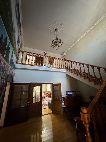 Продажа коттеджей и домов: Продается 2 этажный дом 290м2 Киргизия-1 Участок 10 соток Гараж на — 16