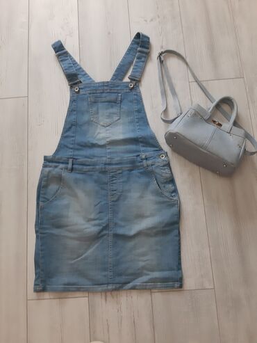 Другая женская одежда: Джинсовый комбинезон синего цвета с классическим дизайном. Модель — 7