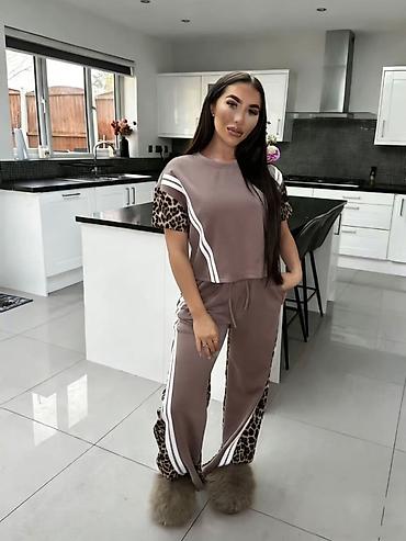 Kompleti: 💫New collection💫

⚜️Univerzalna velicina
⚜️Cena 3500 din — 5