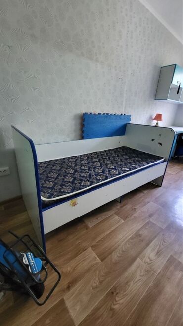 прием бу мебели бишкек: Продается юношеский гарнитур. две кровати два рабочих места. шкаф с