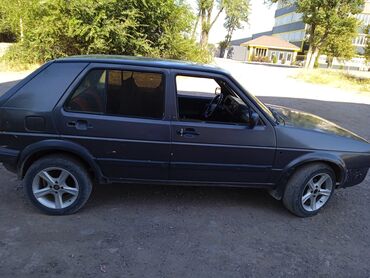 какая машина подойдет для яндекс такси: Хэтчбек Volkswagen Golf III темно-серого цвета, оснащенный пятидверным