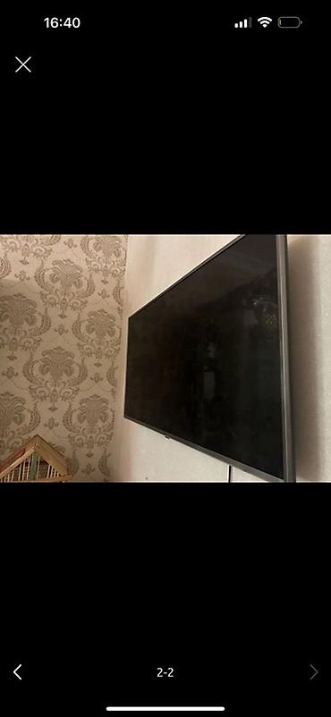 smart tv box: Divar askısı ilə quraşdırılmış düz ekran televizor. Xüsusiyyətlər: - — 1