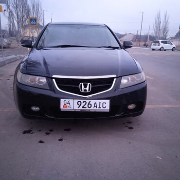 авто машины: Черный седан Honda Accord с характерным дизайном и эмблемой Honda на