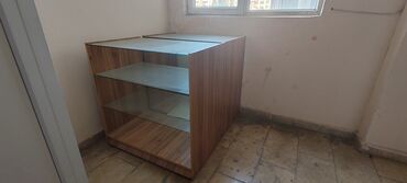 Asılqanlar: Aksesuar rəfi, Düz