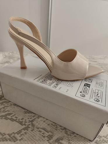 miu miu papuce cena: NOVO. Elegantne ženske sandale na štiklu u nude/bež nijansi. Model je — 1