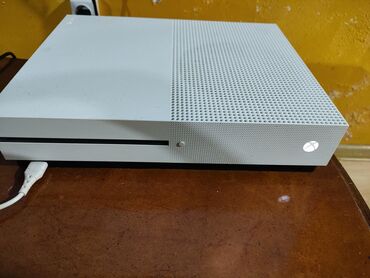 j6 ekranı: Məhsul: Xbox One S (ağ rəng) Xüsusiyyətlər: - Kompakt və səssiz