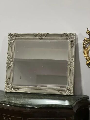 najjeftinije ugaone garniture u beogradu: Stilsko ogledalo 74 x 64cm Drveno ogledalo u dobrom stanju Licno