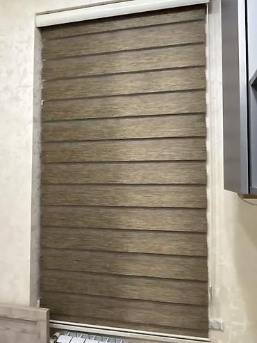 Jalüzlər: Zebra Jalüz pərdə – taxta teksturalı, bej-qəhvəyi rəng tonunda. - — 2