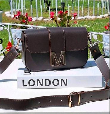 Torbe: Ženska crossbody torba sa metalnim slovom „M“ - Kompaktna torbica — 7