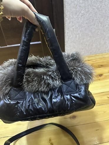 Çantalar: Qadın çantası – qış üçün şık model - Rəng: qara - Material: parıltılı — 1