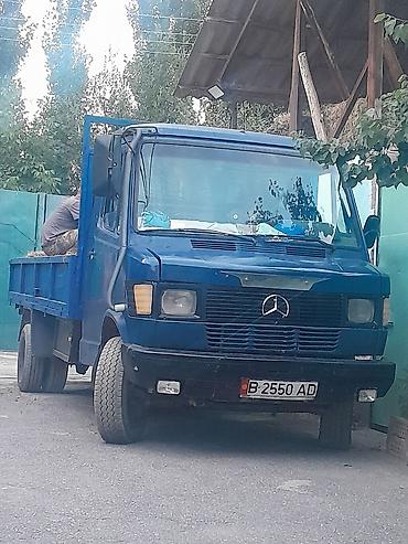 борт на: Грузовой бортовой автомобиль Mercedes-Benz (кабина синяя, односкатная — 1
