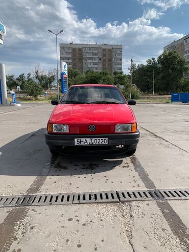 Volkswagen: Volkswagen Passat: 1988 г., 1.8 л, Механика, Бензин, Седан