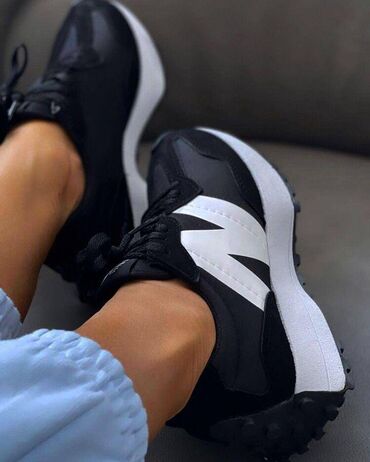 Patike: New balance 327 patike

Novo
Brojevi 36 do 40 — 4