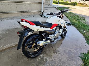 мото 300: Мотоцикл Suzuki GSR 250 (Inazuma) в стиле naked. Мотоцикл в хорошем — 2
