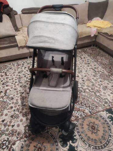 детские бу коляски: Коляска, цвет - Серебристый, Б/у