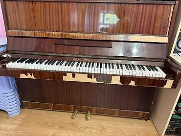 Piano satilir 50azn. Islekdi sadece yenisi alinib deye bu satilir