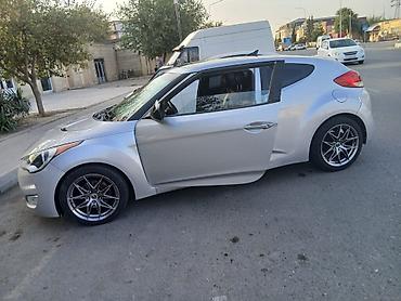 prado tekerleri type 1: Hyundai Veloster: 1.5 l | 2011 il Kupe — 4