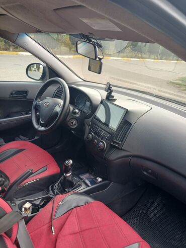 Hyundai: Hyundai i30 CW (Universal) – boz rəng, şəhər və uzun məsafələr üçün — 5