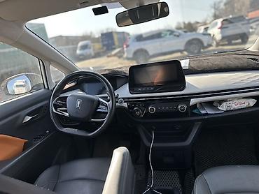 Другие автомобили: Электромобиль Bestune NAT (европейская версия E05), белый, кузов — — 9