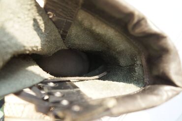 Botinkalar: Hərbi zabit çəkməsi Az işlənmiş hərbi zabit çəkməsi satılır. Ölçüsü — 10