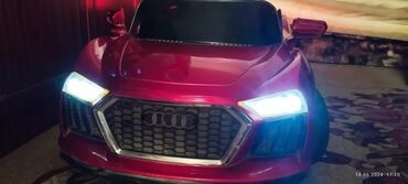 Audi: Audi V8: Робот, Электромобиль, Купе