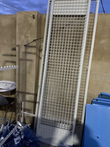 Stend vitrinləri: Ağ rəngdə müxtəlif vitrin ləvazimatları, asılqanları satılır. Sayları -da lalafo.az — 7 Stend vitrinləri: Ağ rəngdə müxtəlif vitrin ləvazimatları, asılqanları satılır. Sayları — 7