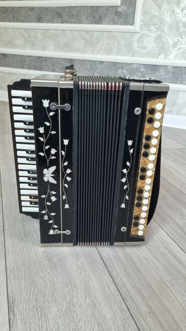 Səs avadanlığı: Qarmon, Akustik, Ünvandan götürmə
