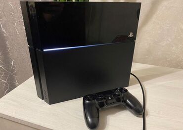 PS4 (Sony PlayStation 4): Продам Sony PlayStation 4 fat 500gb. Не прошитая. Консоль в хорошем