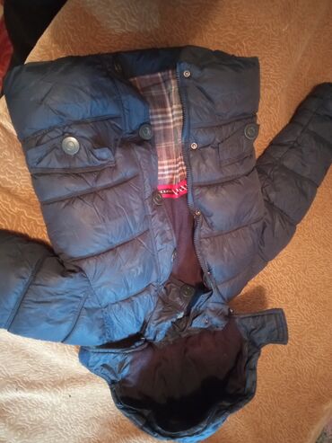 теплая обувь: Куртка на мальчика 6-7 лет примерно.теплая очень. состояние очень