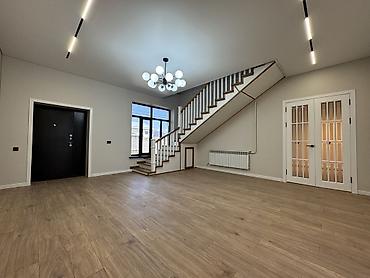 Продажа коттеджей и домов: 🏙️ Продаётся: дом (5+ комнат) — 240 м² (участок 4 сотки) 📍 Локация — 3