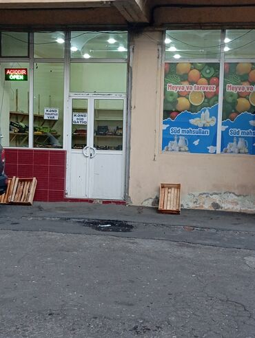 Bakıxanov da icra yolunun üstündə 16mərtəbəli binanın 1'inci mərtəbəsi