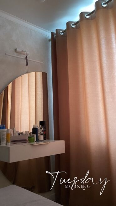 тумба для постельных принадлежностей: Туалетный столик, Б/у, С зеркалом, цвет - Белый, МДФ