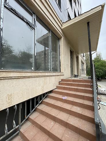 нежилые помещения: Продаю коммерческое помещение. ЖК Элес. 124кв.м. свет, отопление — 3